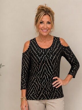 💛 JM COLLECTION Cold Shoulder Flattering Top